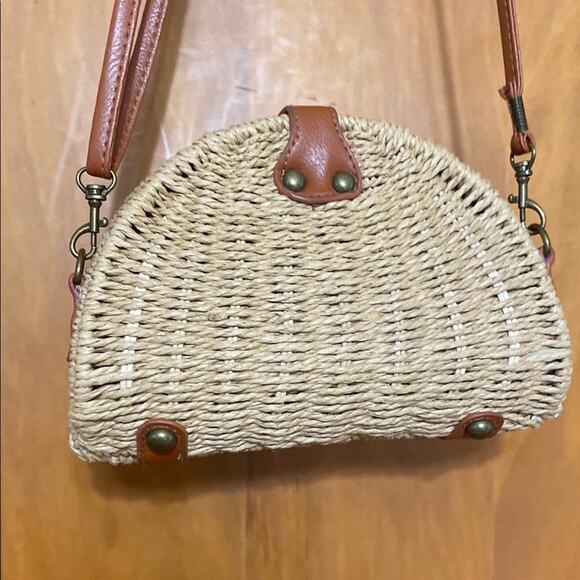 Source Unknown Brown Faux Leather Basket Weave Crossbody Bag Picnic Purse 8x6x2” - Picture 4 of 11